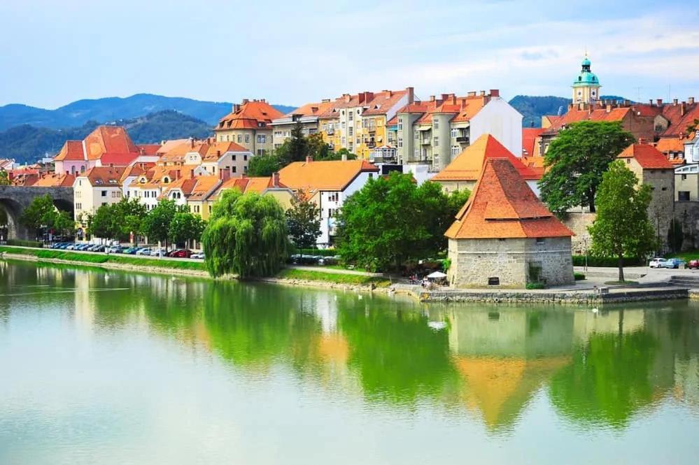 La Studio Maribor Bagian luar foto